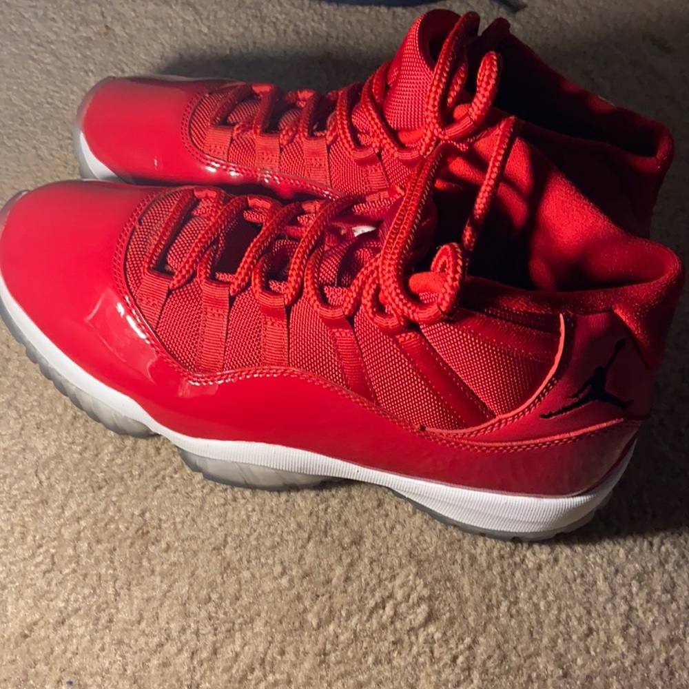 Jordan retro 11 blood red
